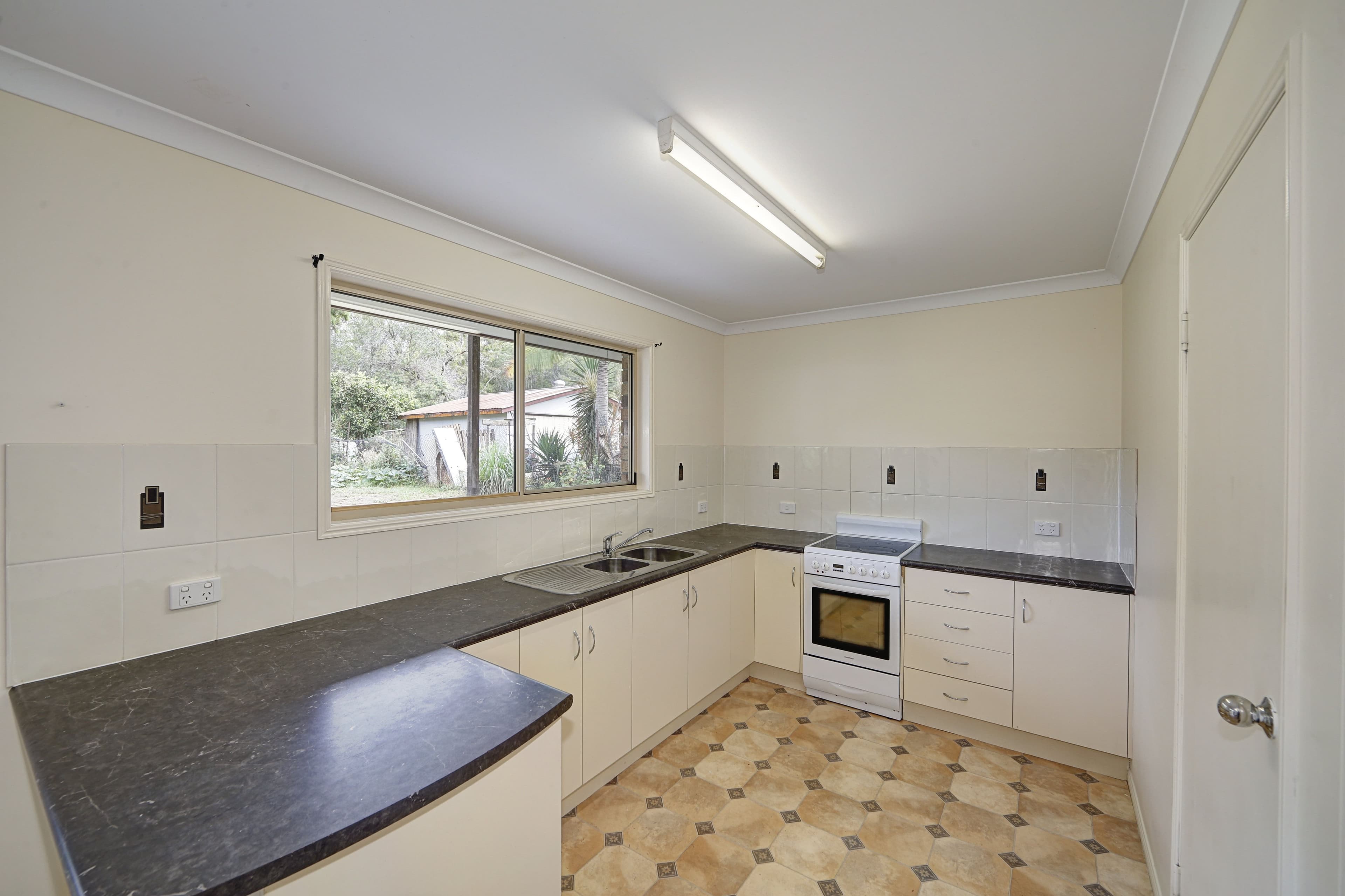73 Childers Road, Branyan QLD 4670, Branyan - Thumbnail 2