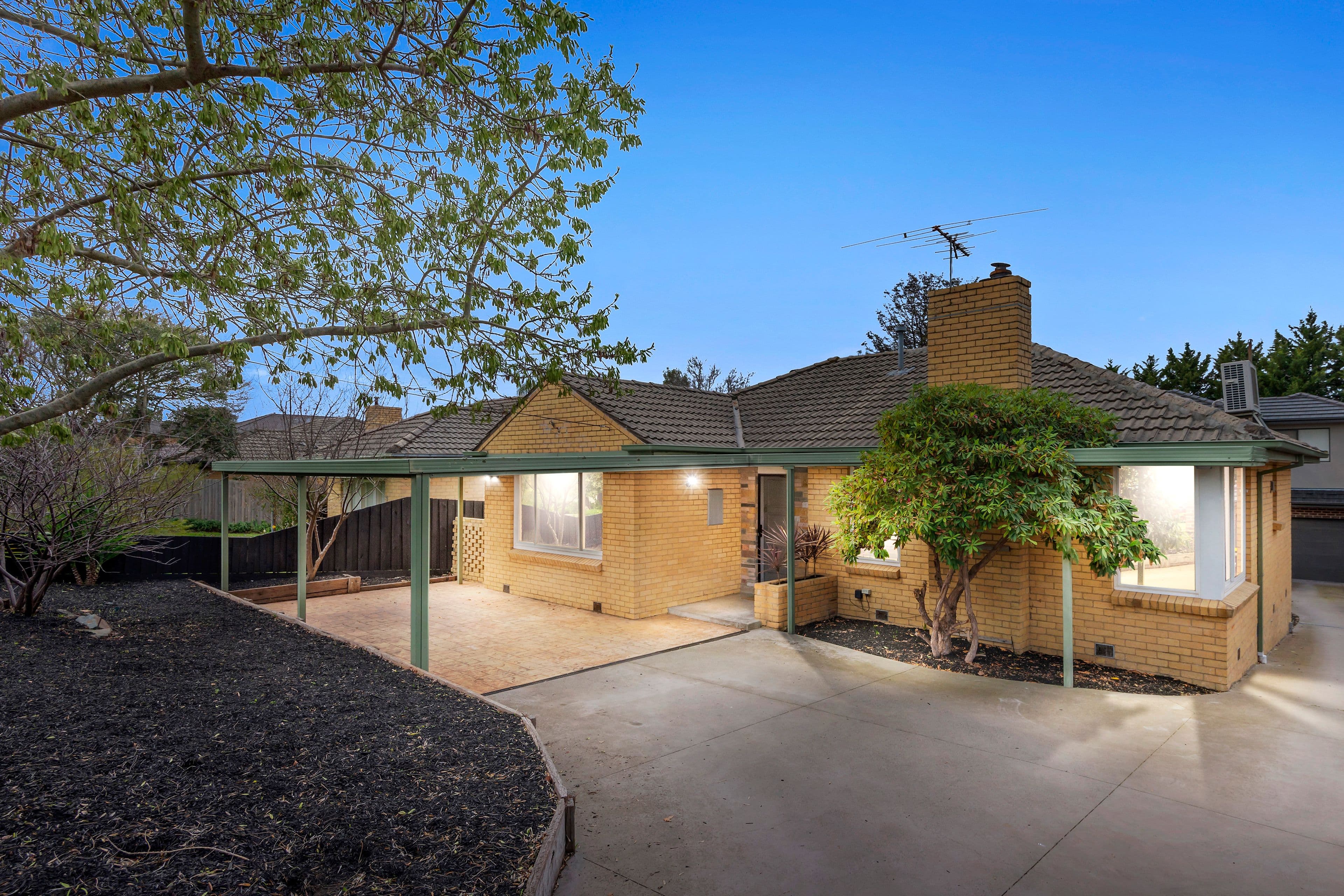 40 Leonie Avenue, Mount Waverley VIC 3149, Mount Waverley - Image 1
