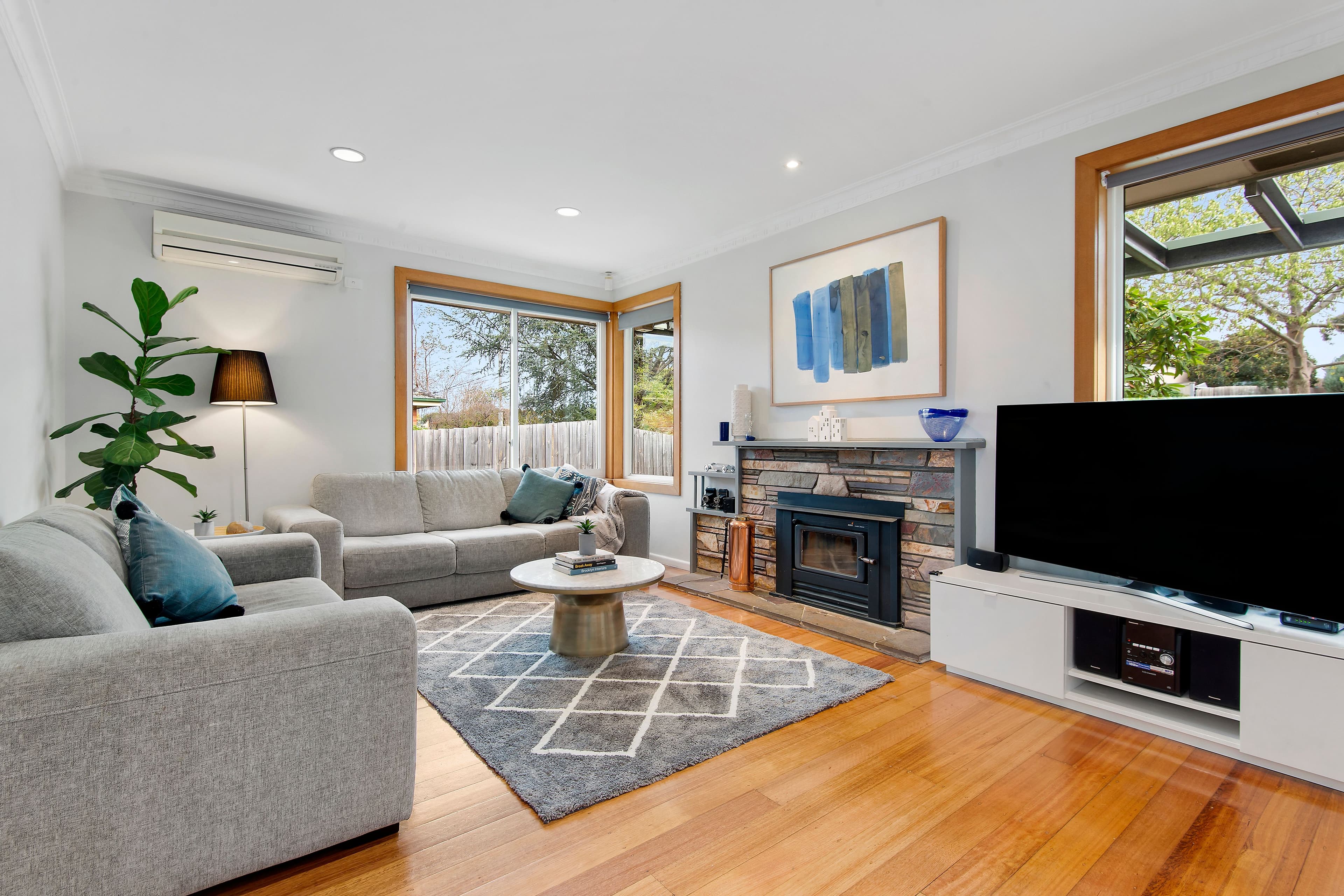 40 Leonie Avenue, Mount Waverley VIC 3149, Mount Waverley - Thumbnail 2