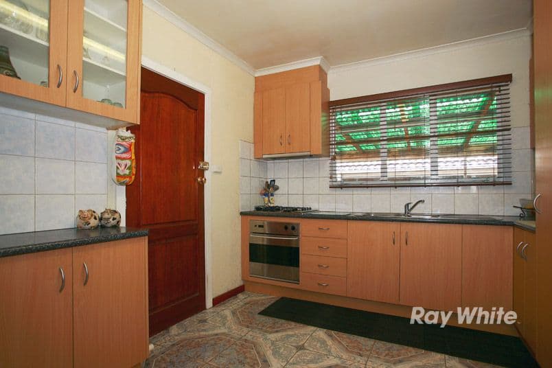 19 Chifley Crescent, DANDENONG NORTH VIC 3175, Dandenong North - Thumbnail 2
