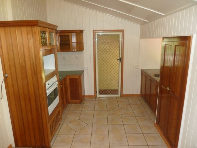7 Smith Street, WEST MACKAY QLD 4740, West Mackay - Thumbnail 3