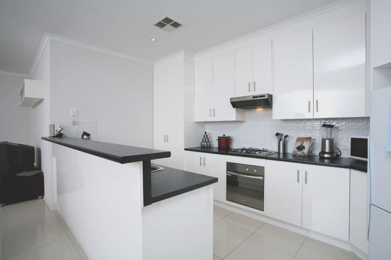 12 Shoalhaven Circuit, MAWSON LAKES SA 5095, Mawson Lakes - Thumbnail 3