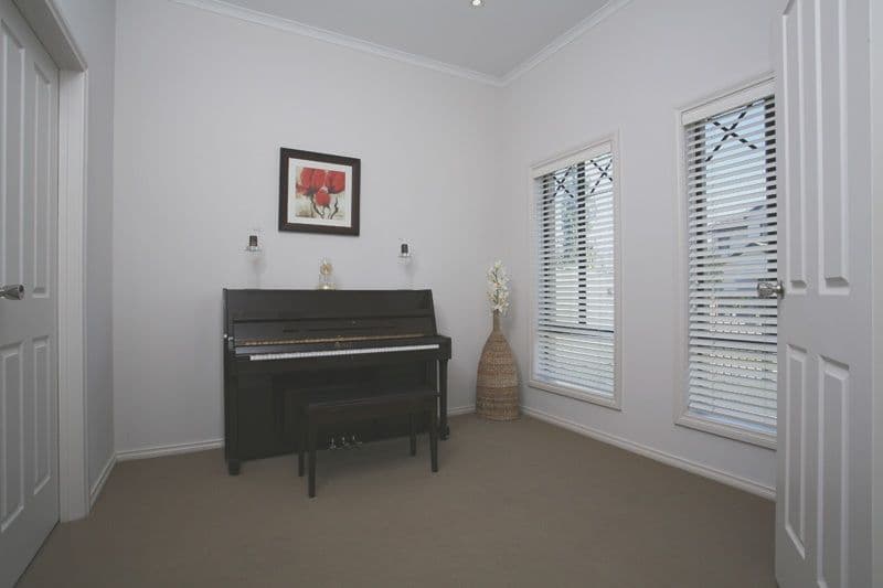 12 Shoalhaven Circuit, MAWSON LAKES SA 5095, Mawson Lakes - Thumbnail 6