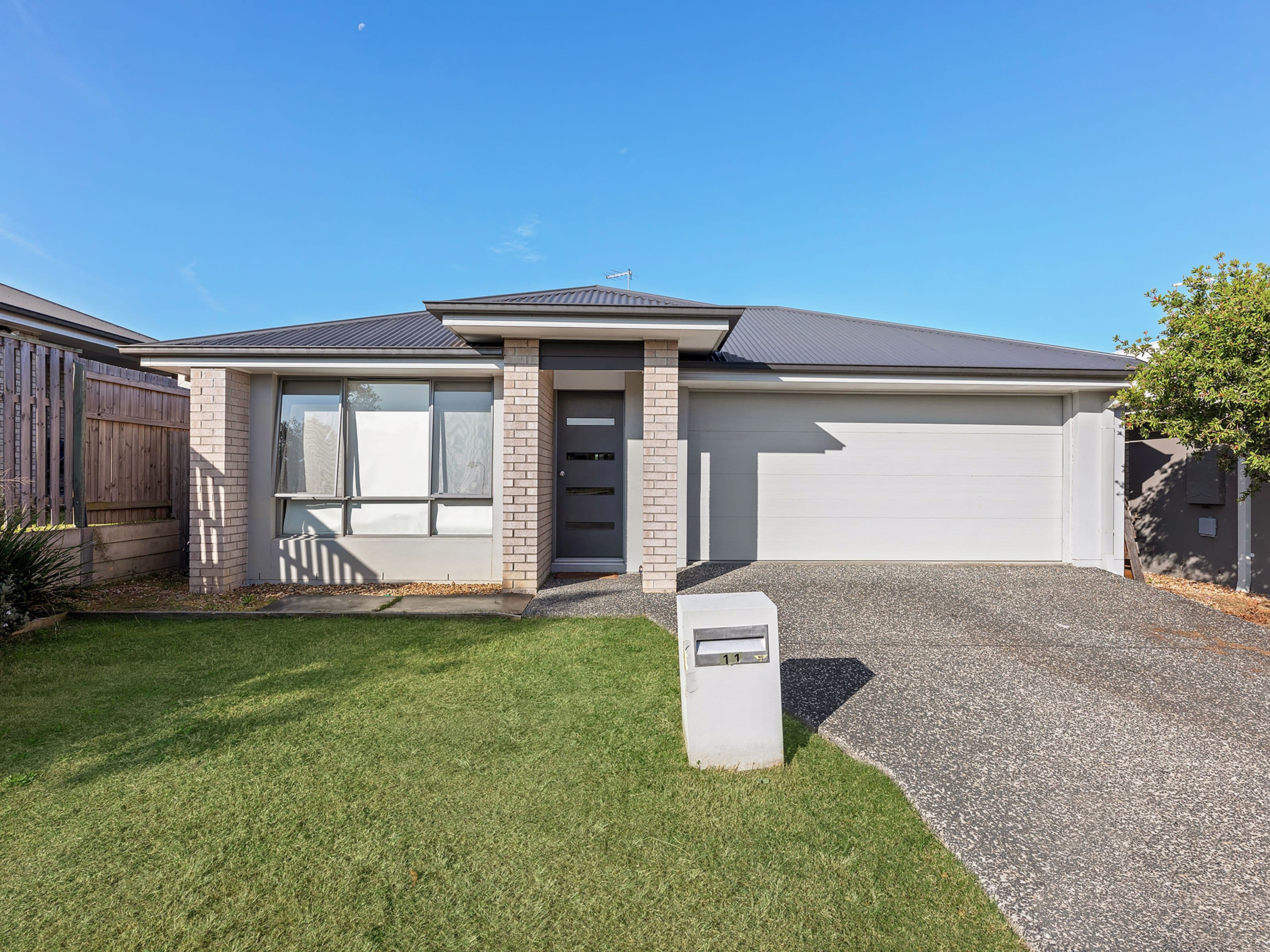 11 Maynard Street, Silkstone QLD 4304, Silkstone - Image 1