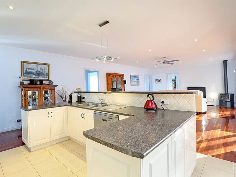 39 Daly Boulevard, Highton VIC 3216, Highton - Thumbnail 5