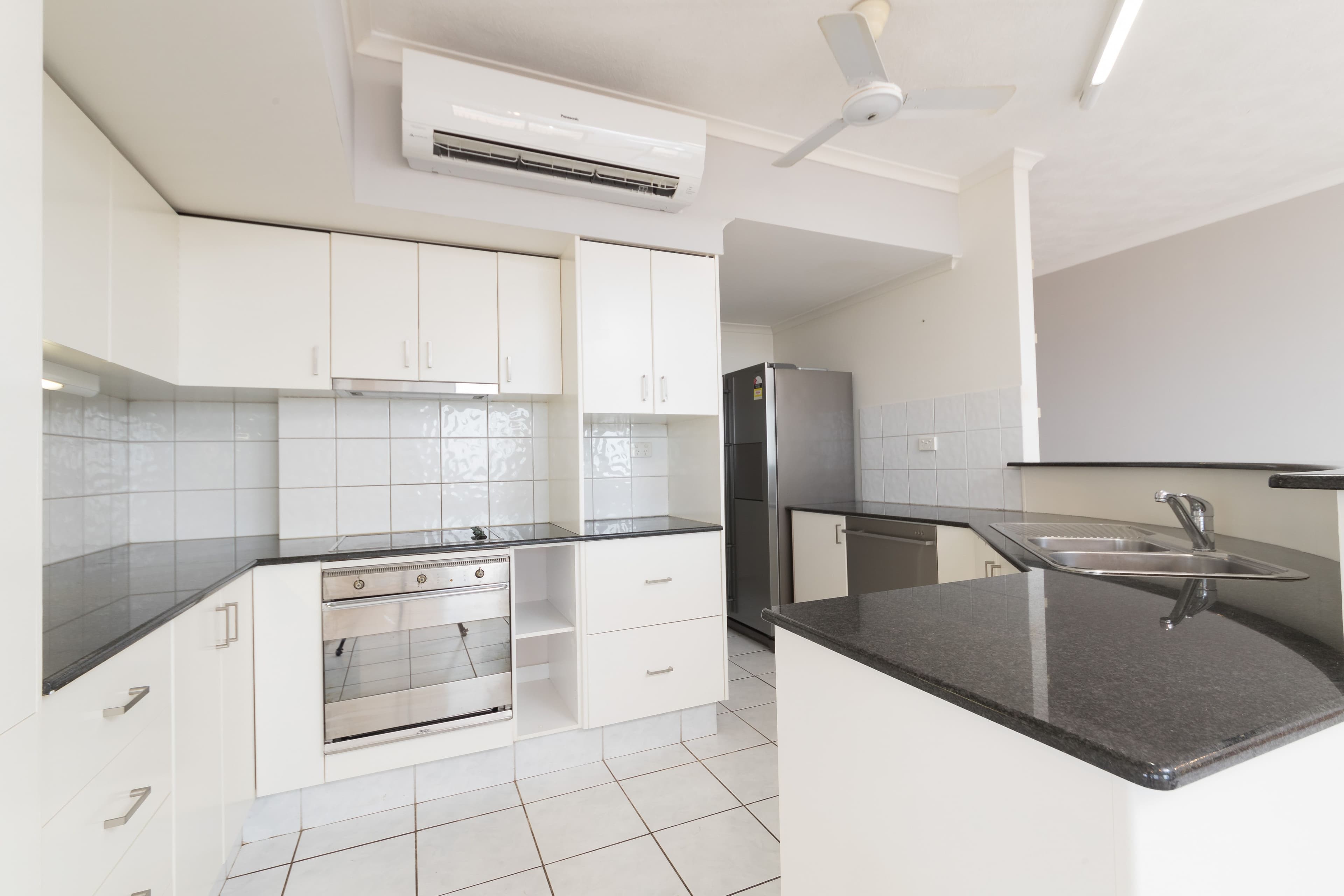 24 Harry Chan Avenue, DARWIN CITY NT 0800, Darwin City - Image 1