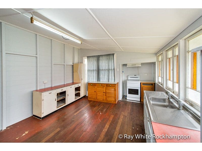 81 James Street, Mount Morgan QLD 4714, Mount Morgan - Thumbnail 2