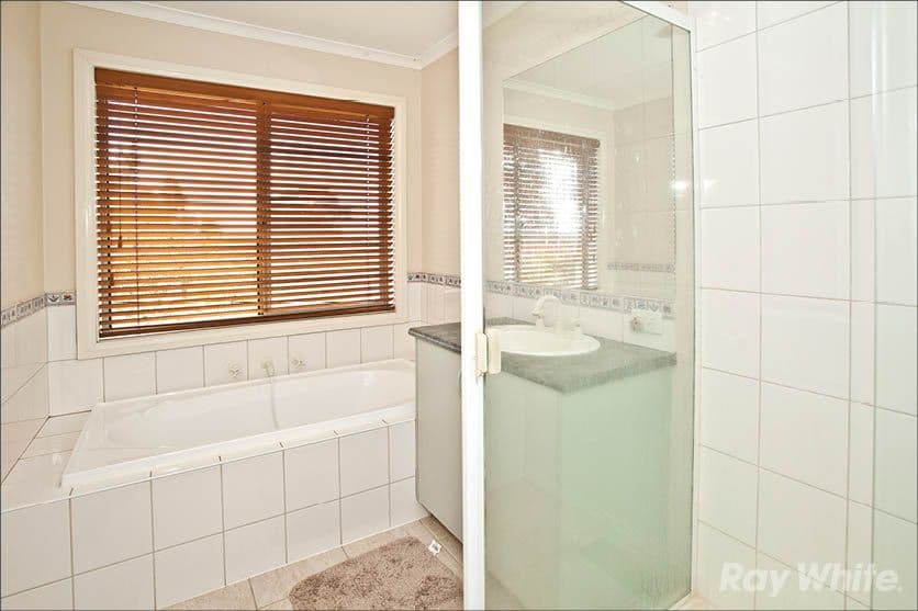 31 Silverwood Way, GLEN WAVERLEY VIC 3150, Glen Waverley - Thumbnail 4