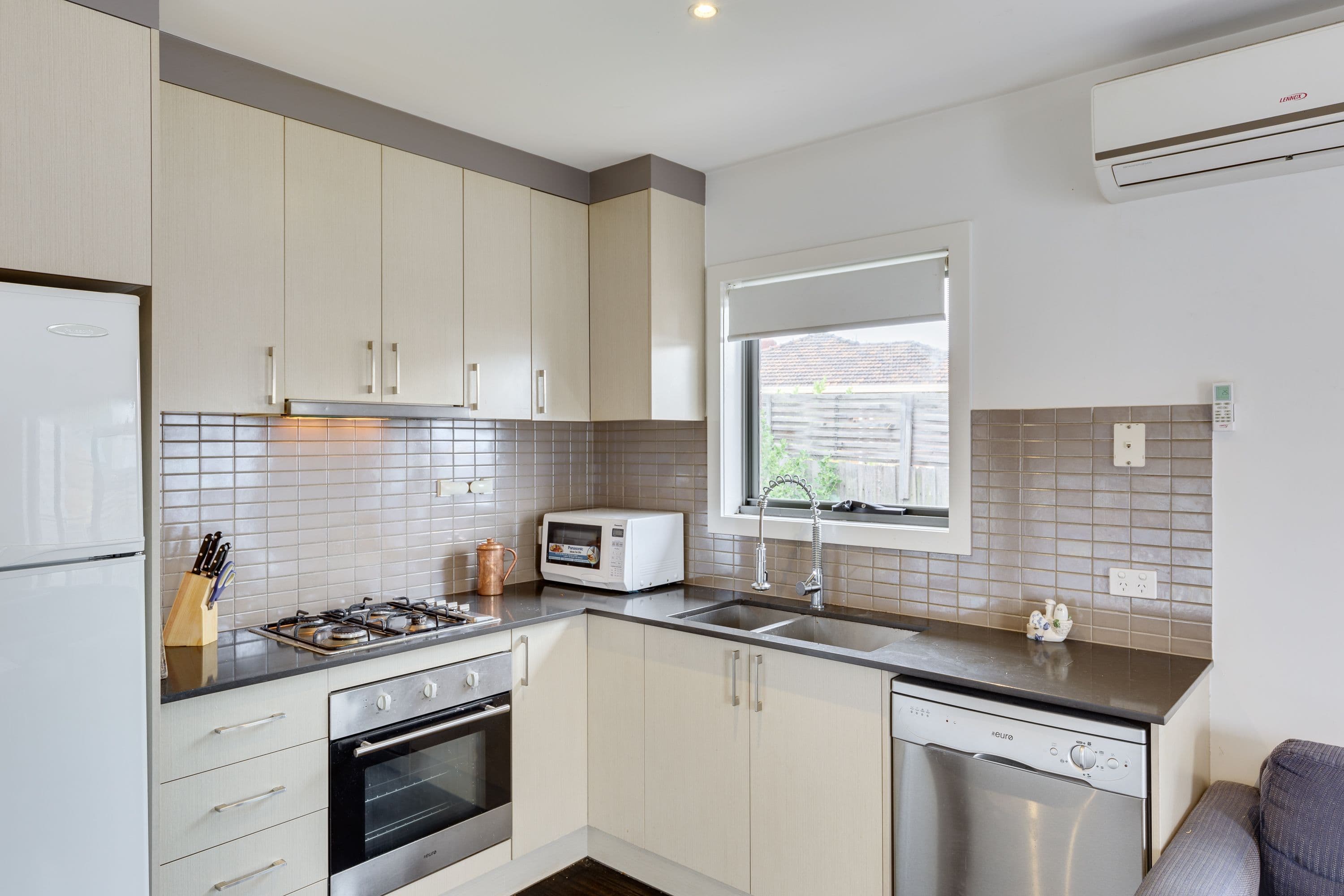 12 Kirwan Avenue, Lalor VIC 3075, Lalor - Thumbnail 2