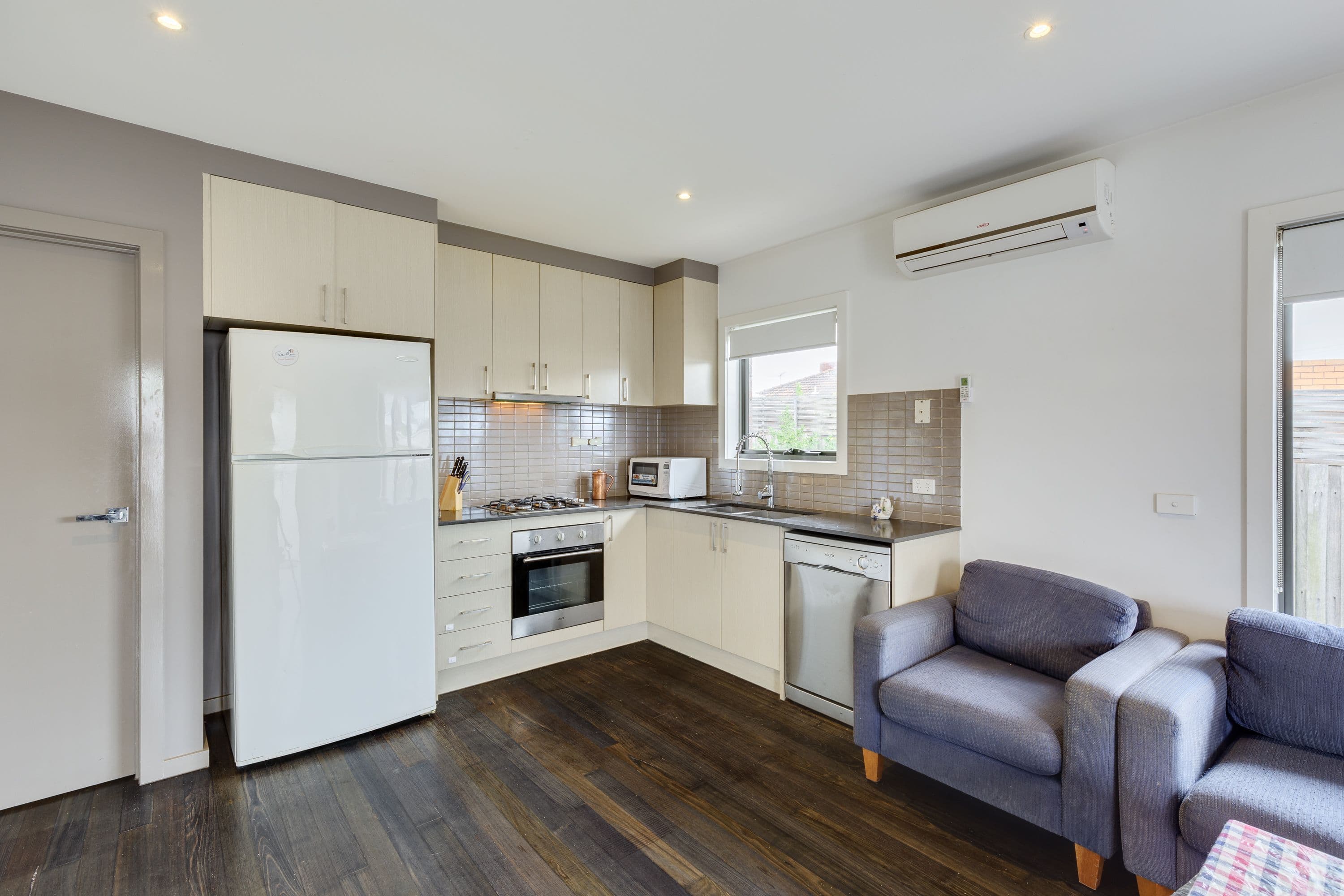 12 Kirwan Avenue, Lalor VIC 3075, Lalor - Thumbnail 3