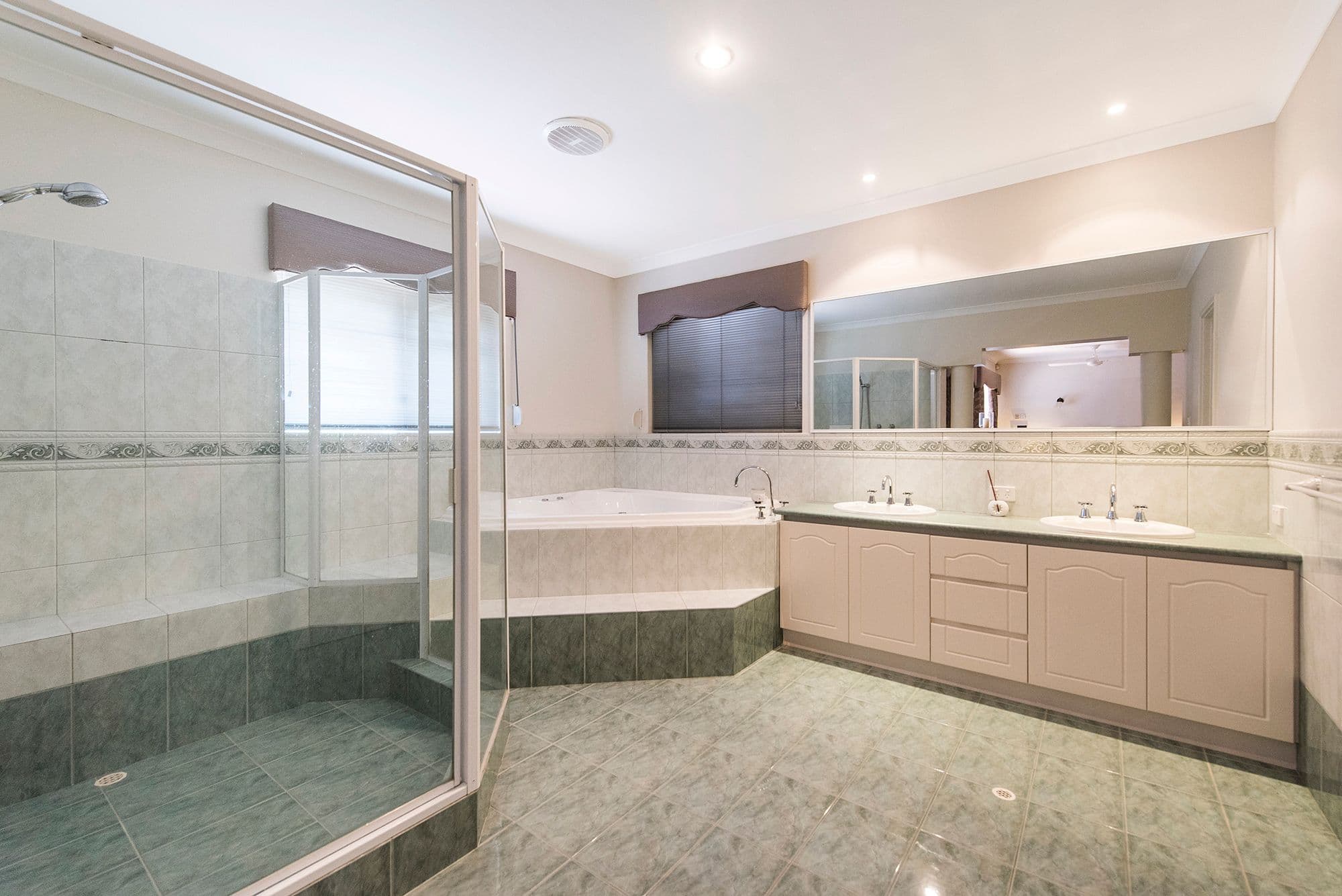 5 Frampton Crescent, Canning Vale WA 6155, Canning Vale - Thumbnail 8