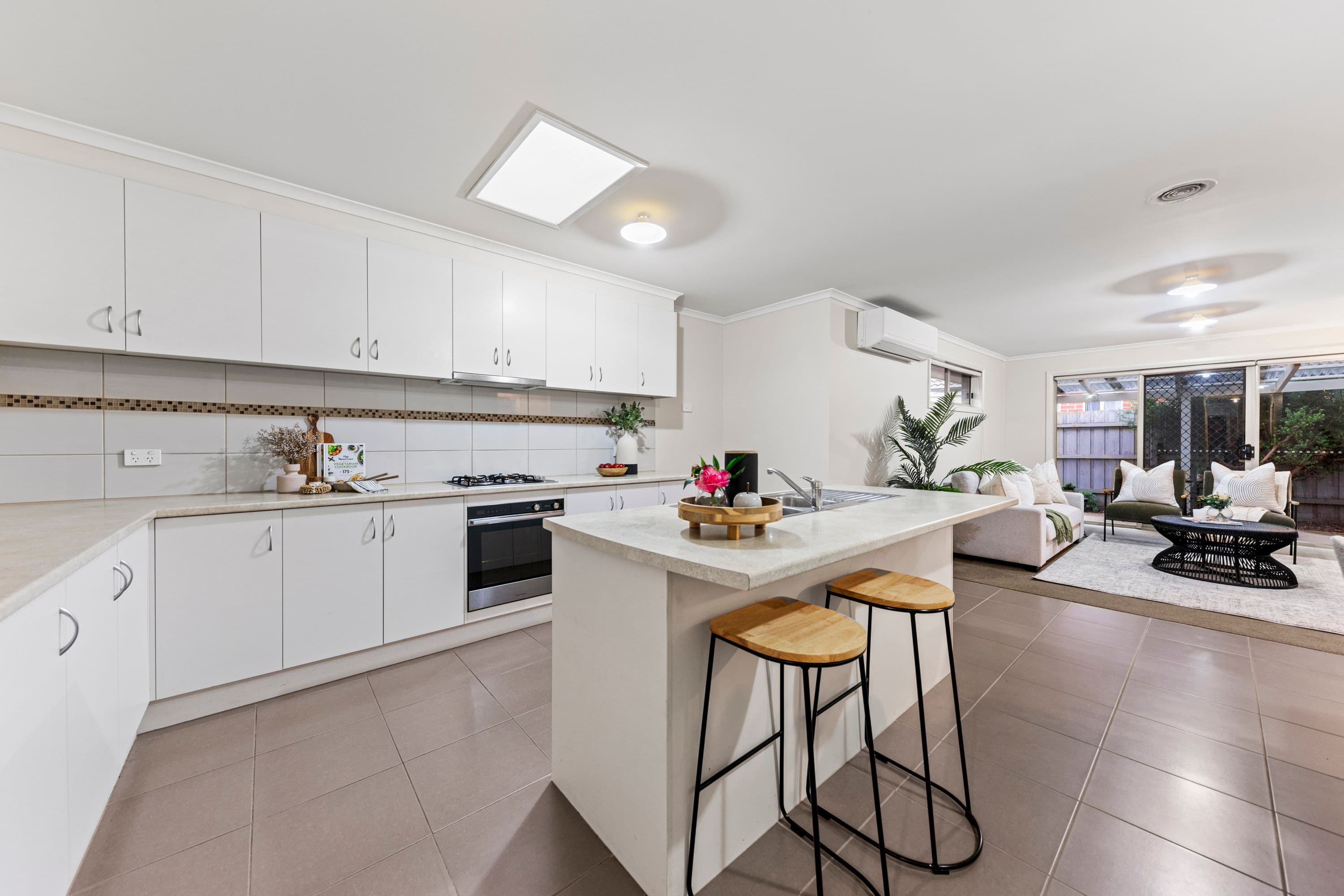 18 Discovery Street, Pakenham VIC 3810, Pakenham - Thumbnail 2