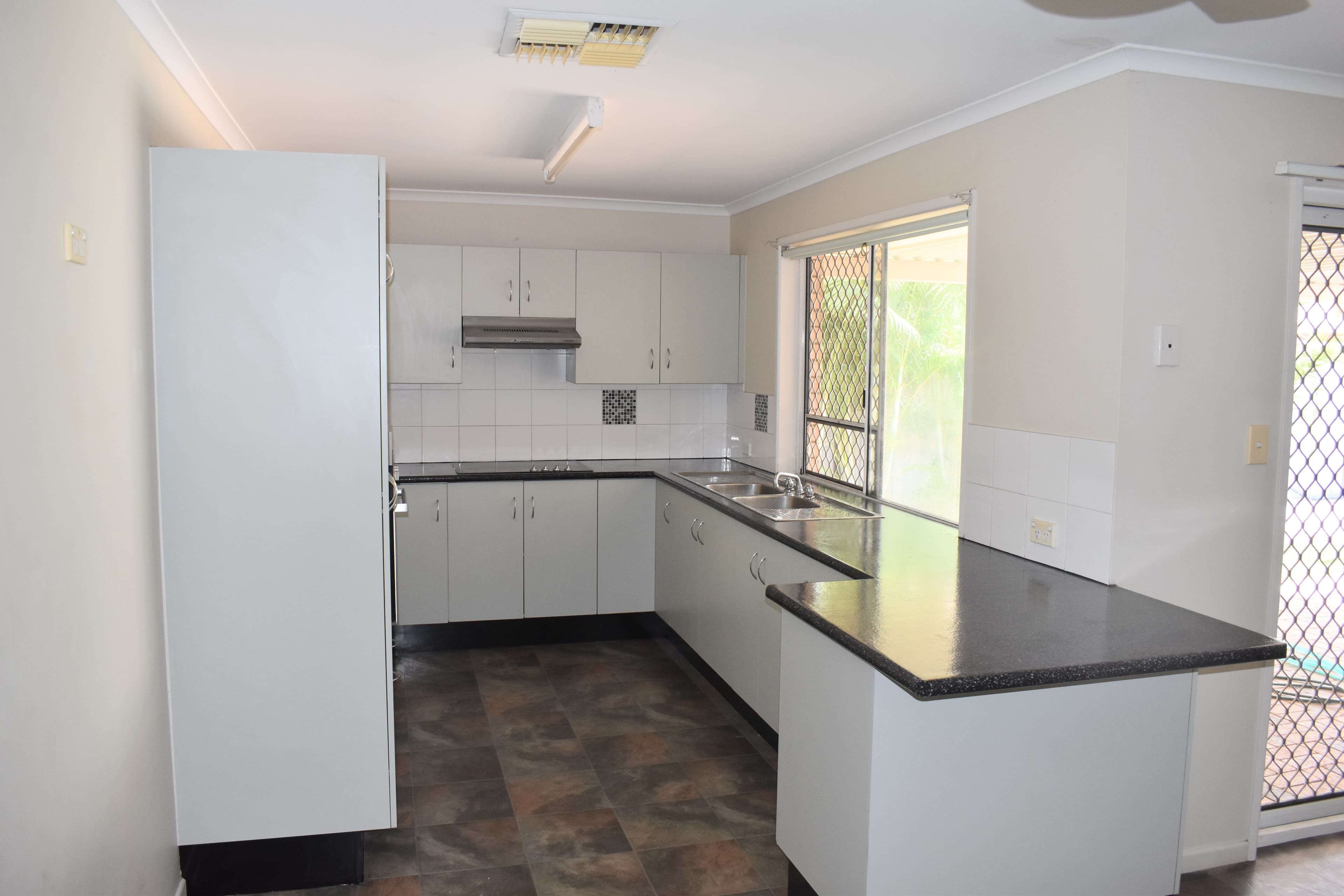 35 Powell Street, Emerald QLD 4720, Emerald - Thumbnail 3