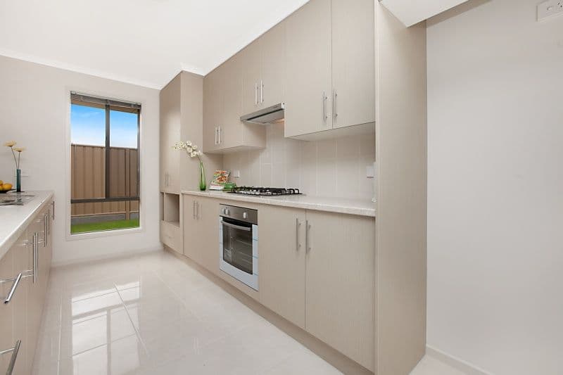 4 Yarr Crescent, SEAFORD MEADOWS SA 5169, Seaford Meadows - Thumbnail 2