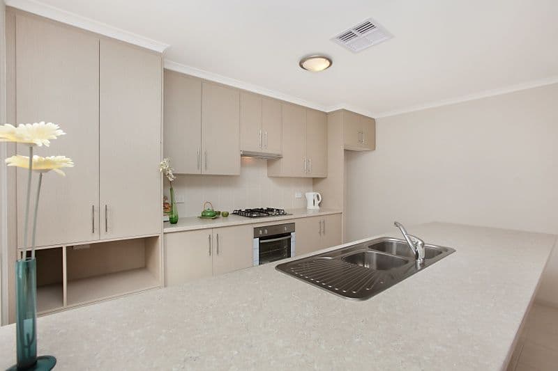 4 Yarr Crescent, SEAFORD MEADOWS SA 5169, Seaford Meadows - Thumbnail 3