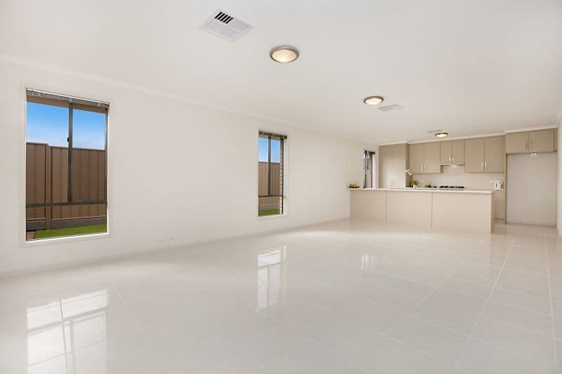 4 Yarr Crescent, SEAFORD MEADOWS SA 5169, Seaford Meadows - Thumbnail 4