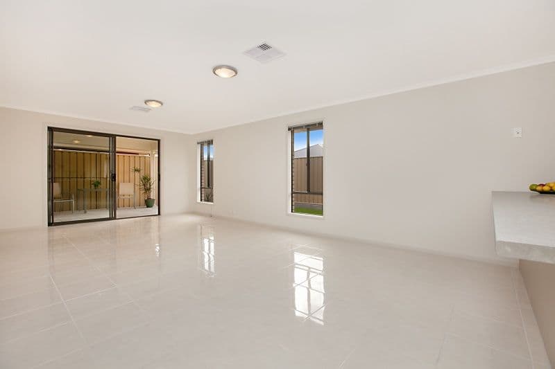 4 Yarr Crescent, SEAFORD MEADOWS SA 5169, Seaford Meadows - Thumbnail 5