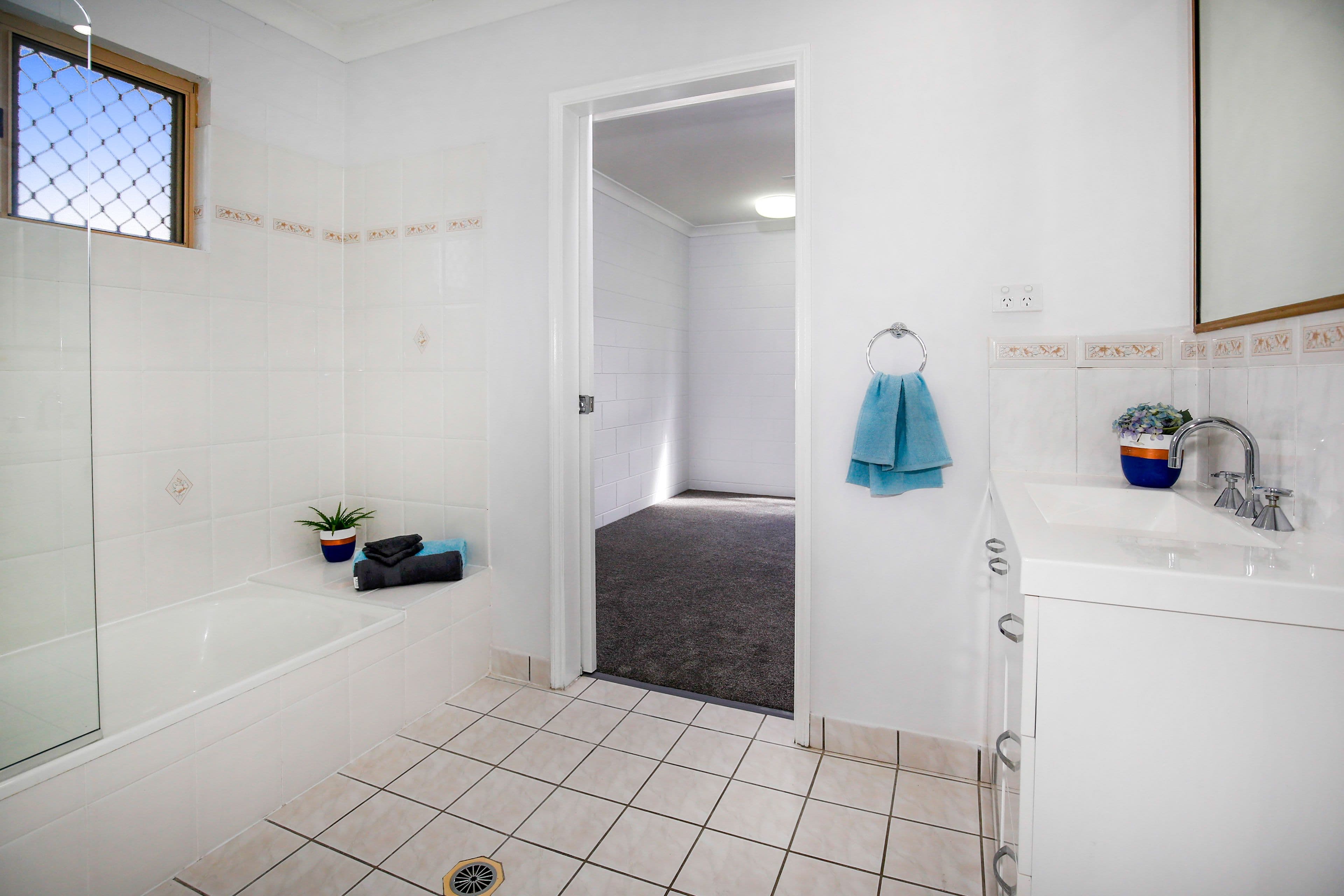 9 Moffat Street, Kirwan QLD 4817, Kirwan - Thumbnail 8