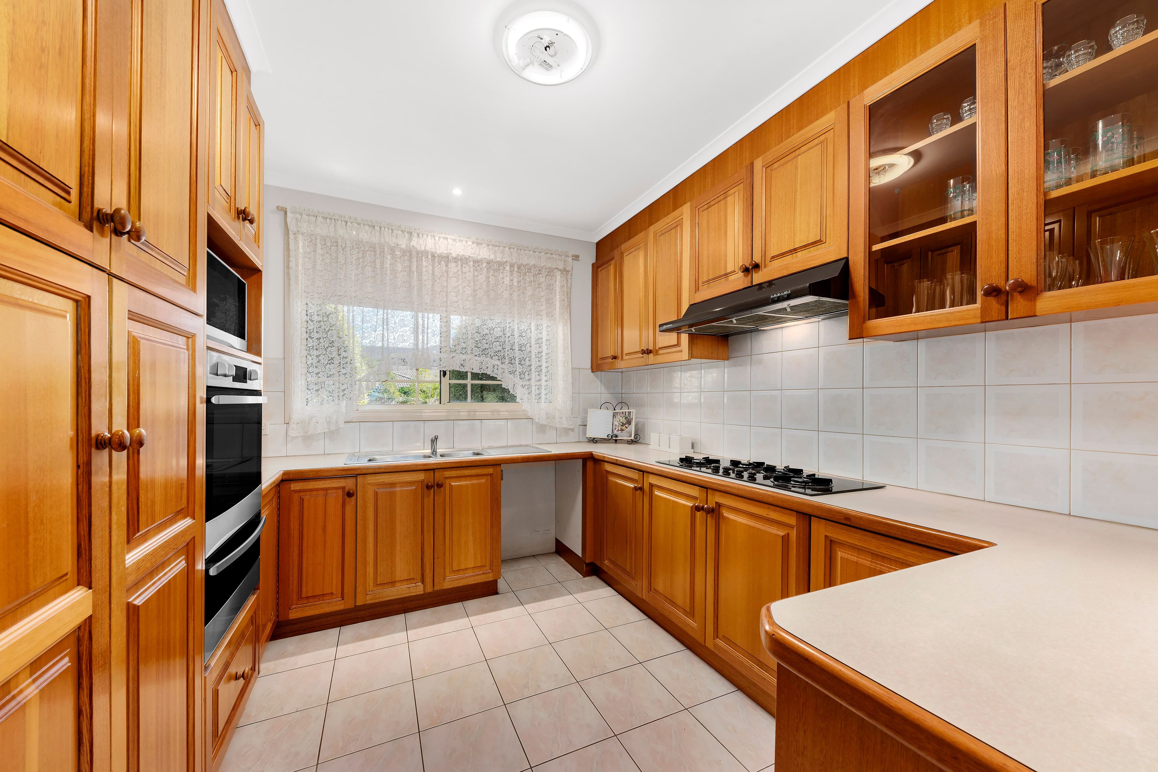 10 Hampshire Court, Rowville VIC 3178, Rowville - Thumbnail 2
