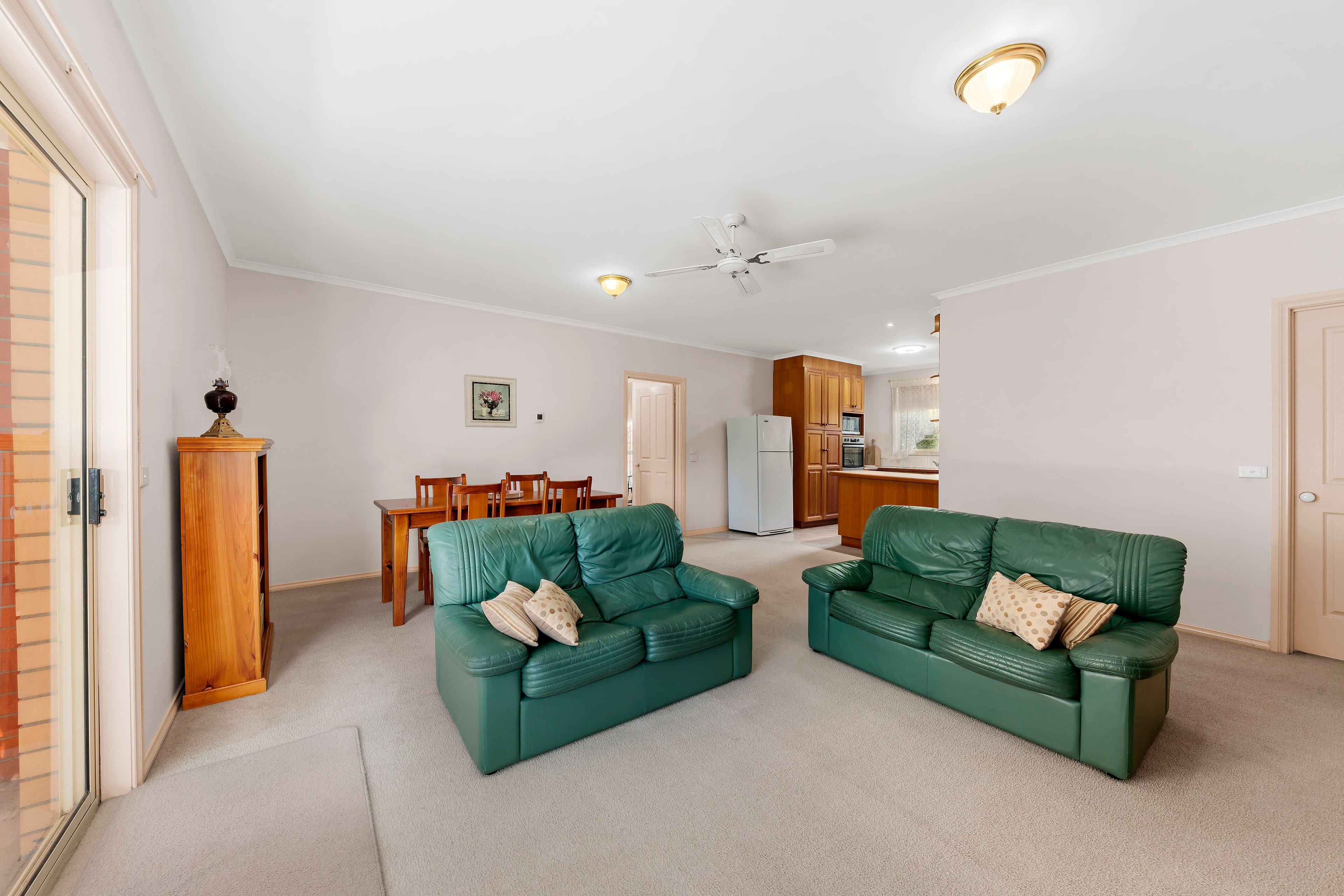 10 Hampshire Court, Rowville VIC 3178, Rowville - Thumbnail 3