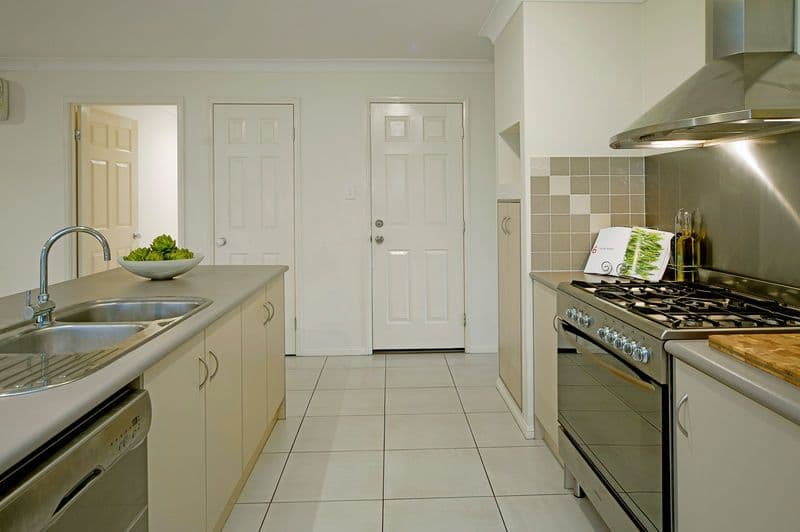 18 Zane Street, MOLENDINAR QLD 4214, Molendinar - Thumbnail 4