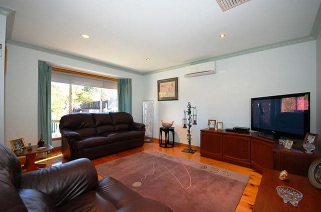1 Paul Close, Mount Evelyn VIC 3796, Mount Evelyn - Thumbnail 2