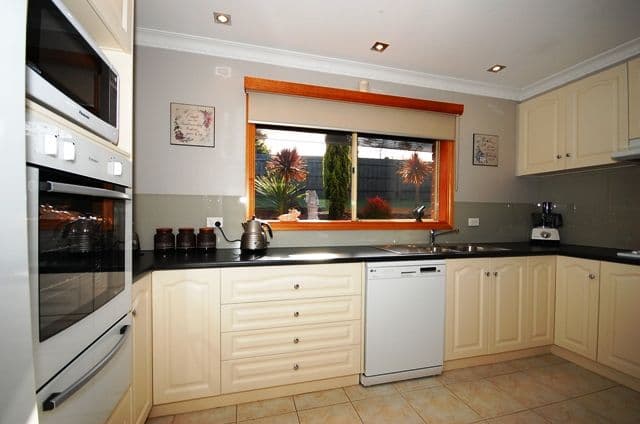 1 Paul Close, Mount Evelyn VIC 3796, Mount Evelyn - Thumbnail 3