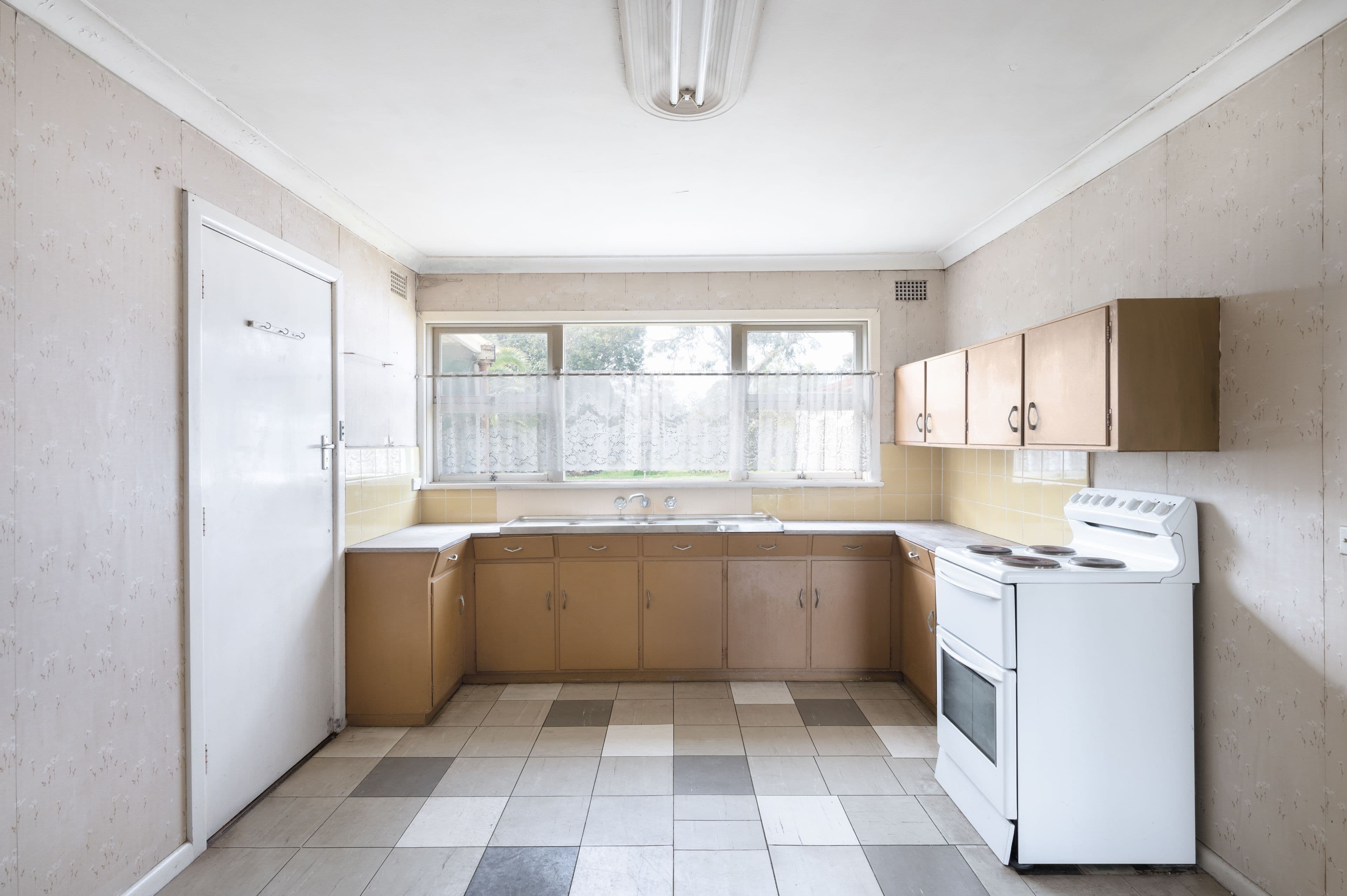19 Parkland Avenue, Macquarie Fields NSW 2564, Macquarie Fields - Thumbnail 2