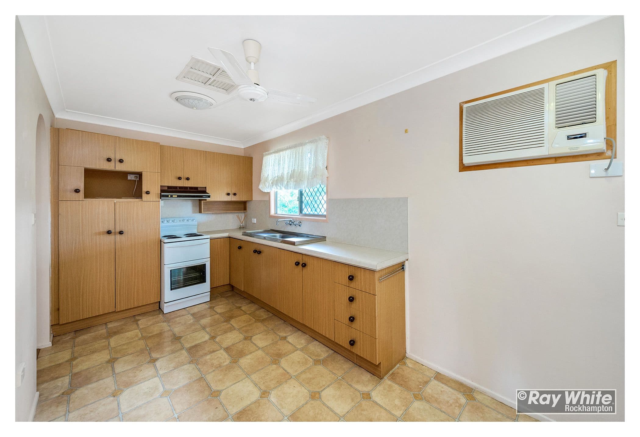 121 Menzies Street, Park Avenue QLD 4701, Park Avenue - Thumbnail 2