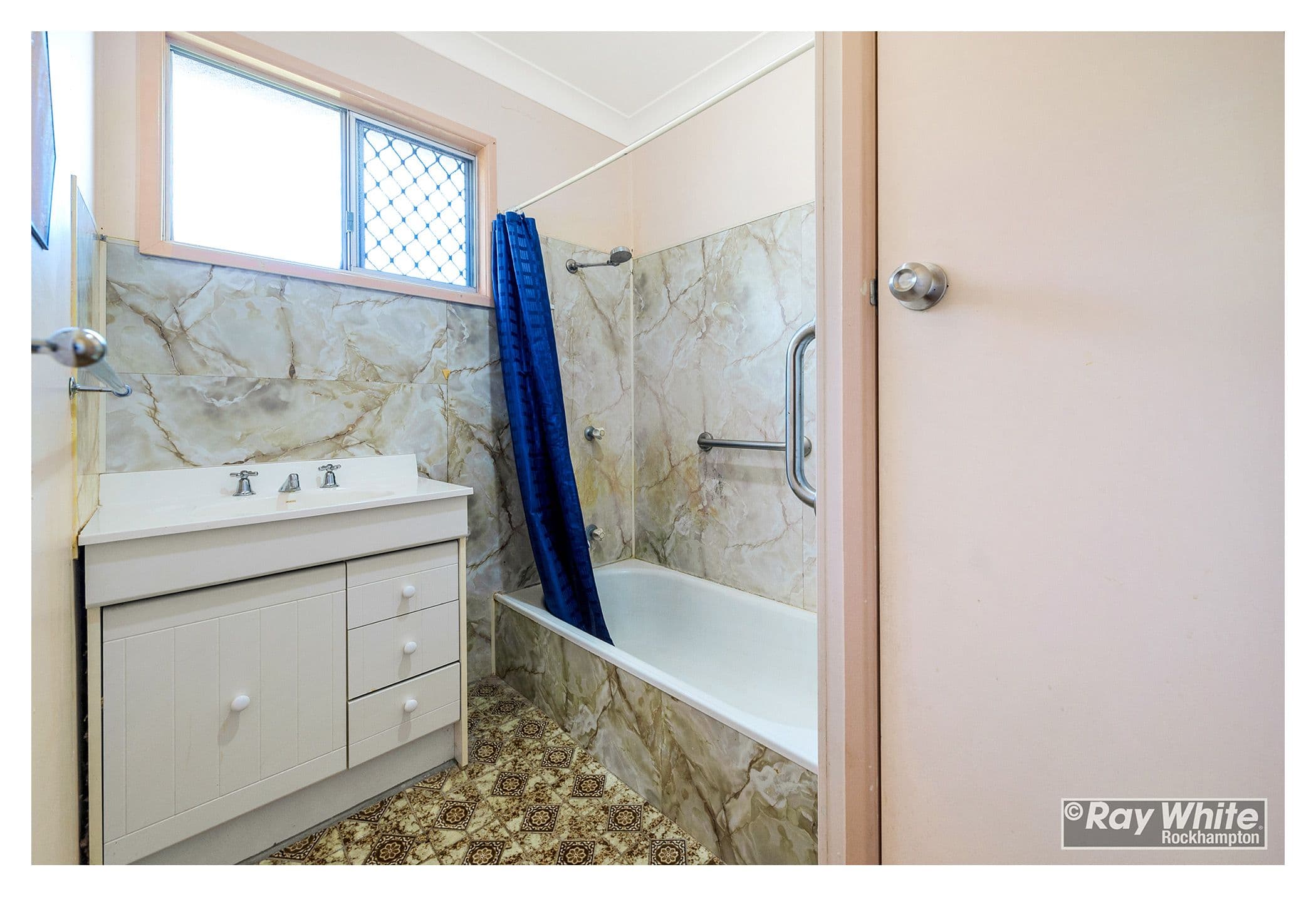 121 Menzies Street, Park Avenue QLD 4701, Park Avenue - Thumbnail 3