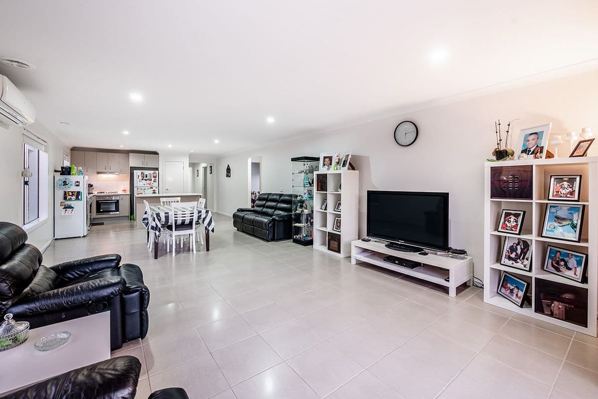 17 Glenelg Street, Clyde North VIC 3978, Clyde North - Thumbnail 6