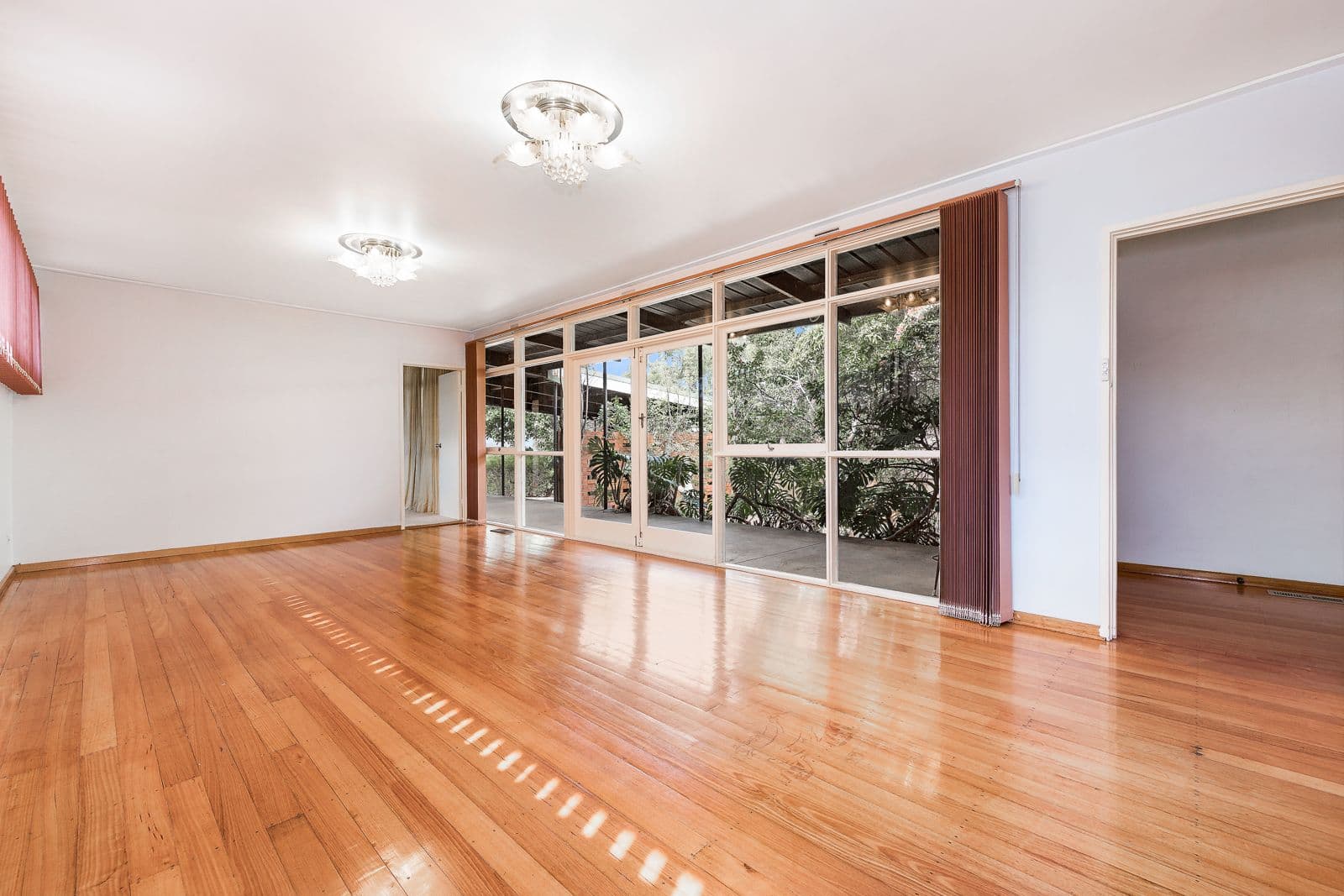 17 McKenna Road, Glen Waverley VIC 3150, Glen Waverley - Thumbnail 2