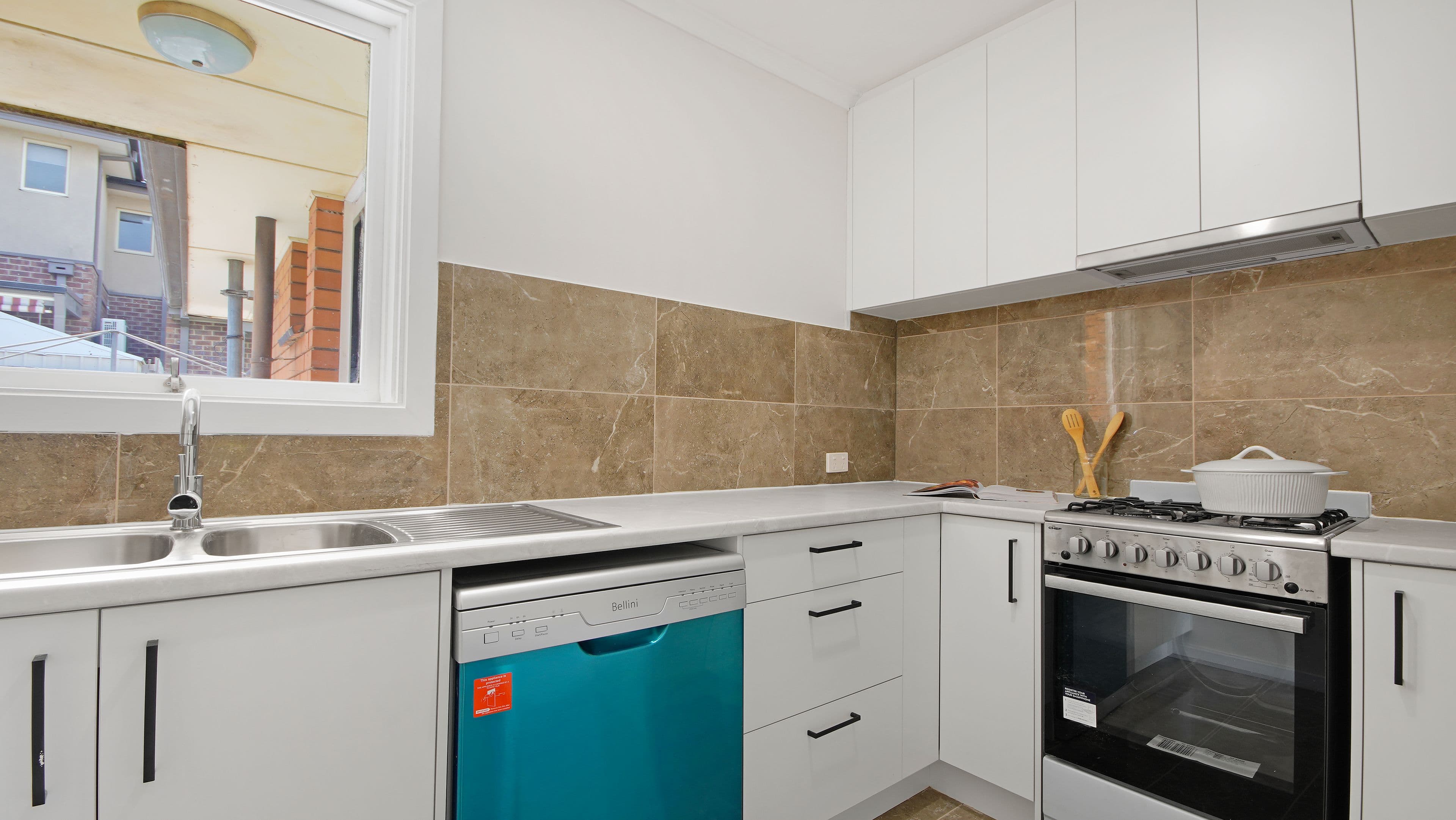 16 Barry Street, Reservoir VIC 3073, Reservoir - Thumbnail 7