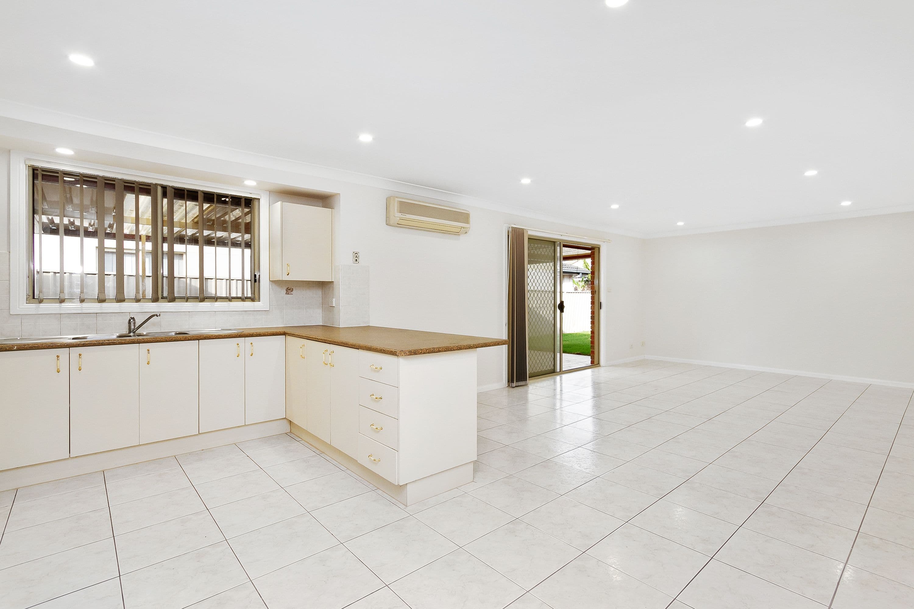 262 Pacific Palms Circuit, Hoxton Park - Thumbnail 4