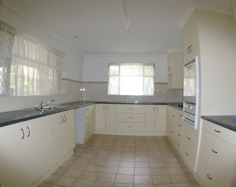 15 Warren Crescent, DECEPTION BAY QLD 4508, Deception Bay - Thumbnail 3
