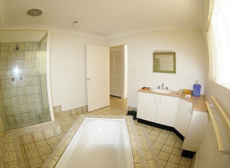15 Warren Crescent, DECEPTION BAY QLD 4508, Deception Bay - Thumbnail 4