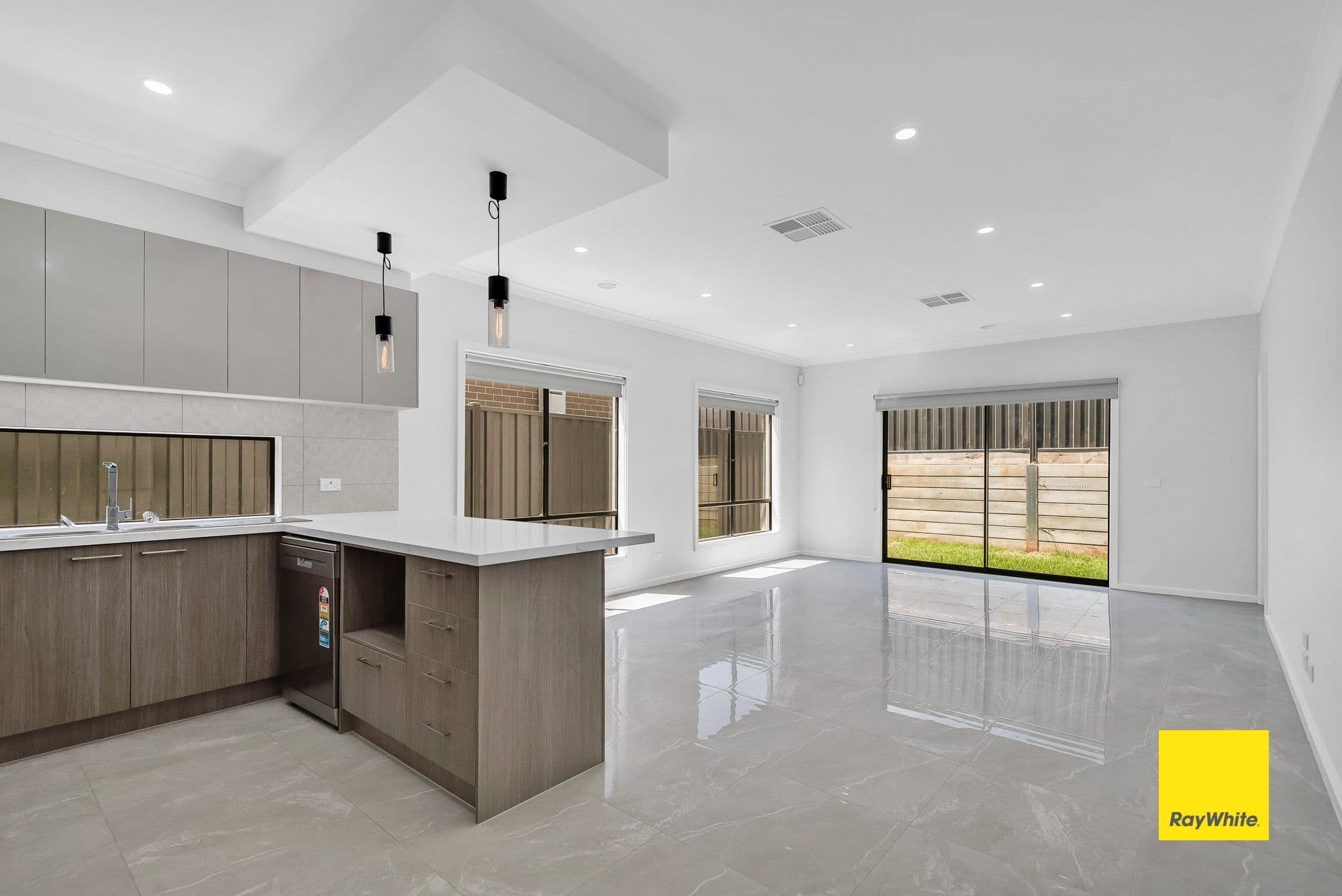 13 Genovesa Drive, Truganina VIC 3029, Truganina - Thumbnail 4