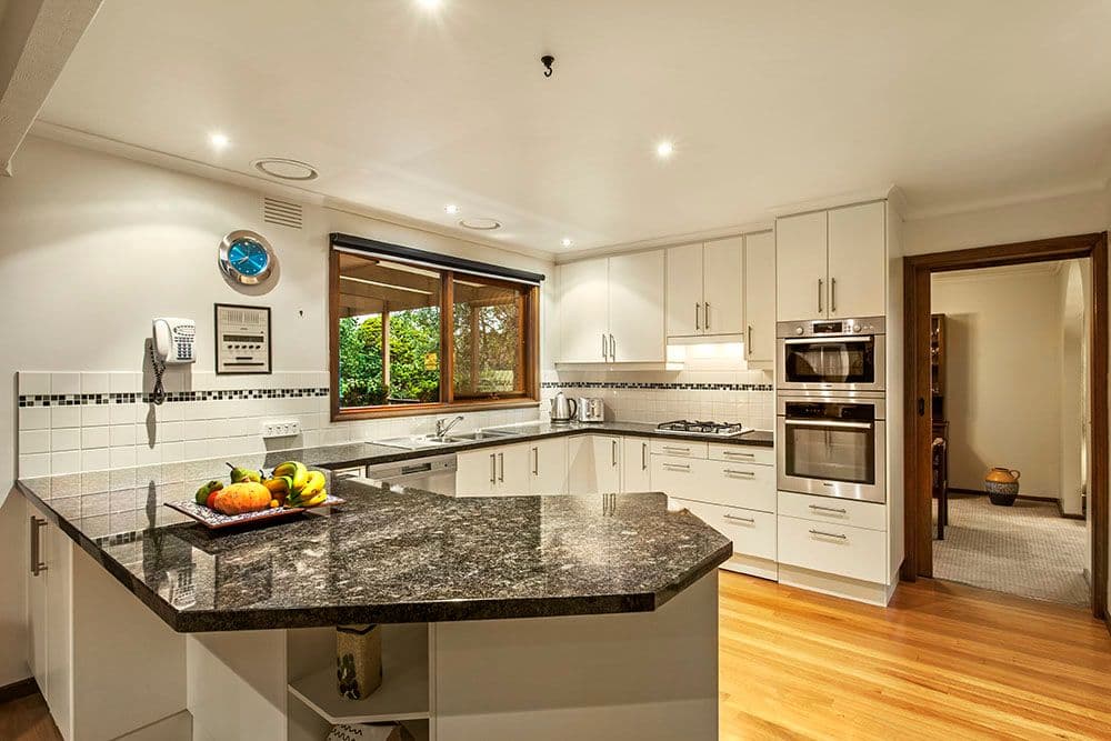18 Glenair Street, TEMPLESTOWE LOWER VIC 3107, Templestowe Lower - Thumbnail 4
