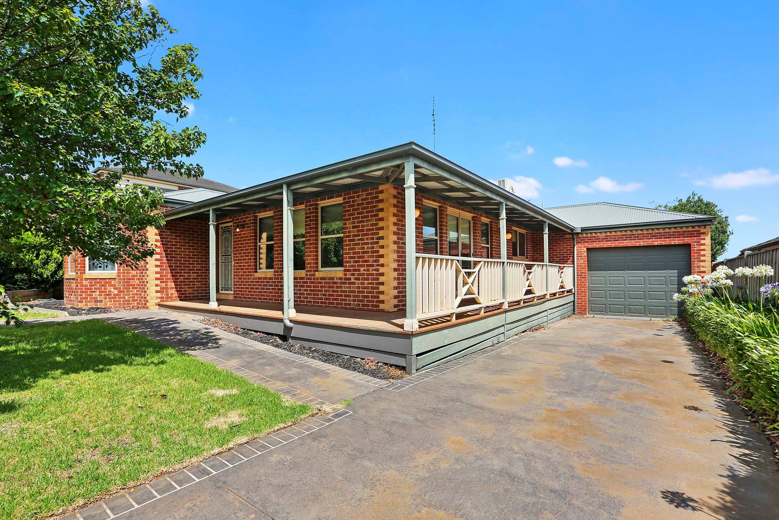 4 Vaucluse Rise, Highton VIC 3216, Highton - Thumbnail 2