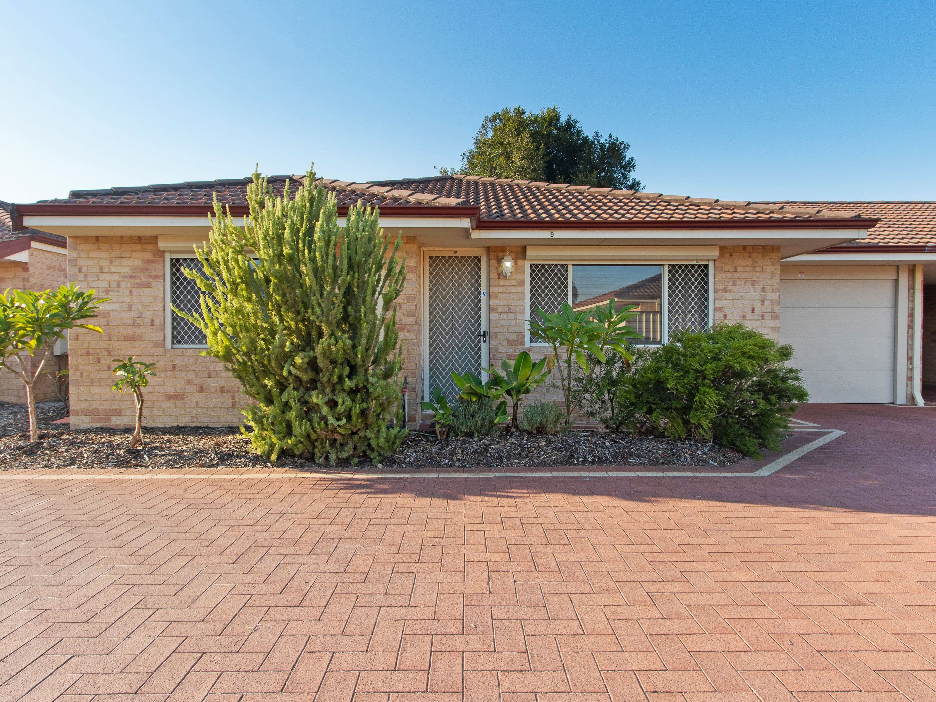 6 Lansing Street, Queens Park WA 6107, Queens Park - Image 1