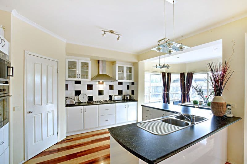 5 Garden Grove Drive, MILL PARK VIC 3082, Mill Park - Thumbnail 4