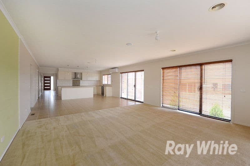 14 Southgate Drive, BERWICK VIC 3806, Berwick - Thumbnail 3