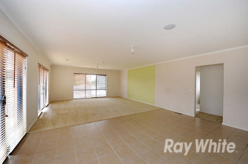 14 Southgate Drive, BERWICK VIC 3806, Berwick - Thumbnail 4
