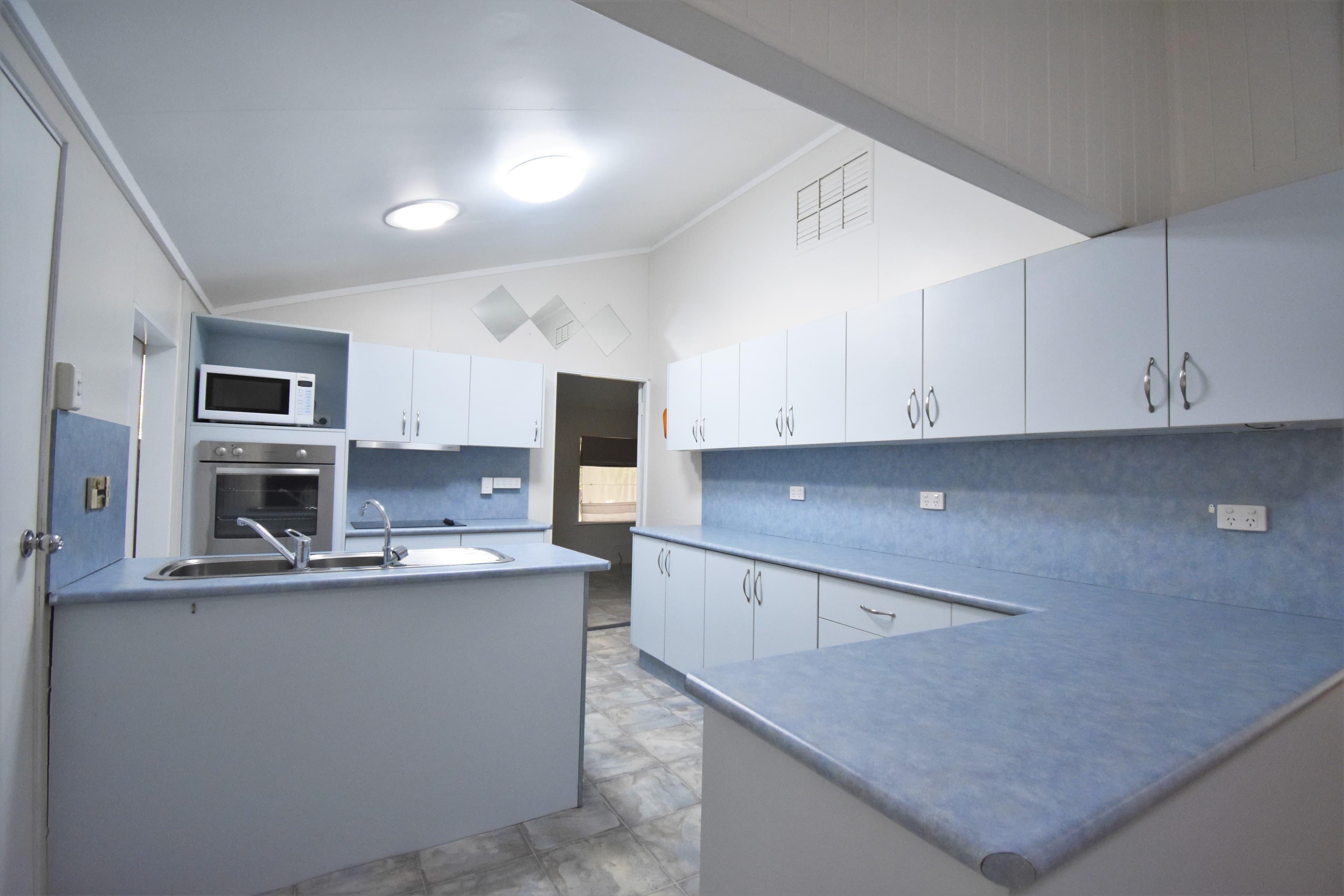 68 Cassowary Street, Longreach QLD 4730, Longreach - Thumbnail 3