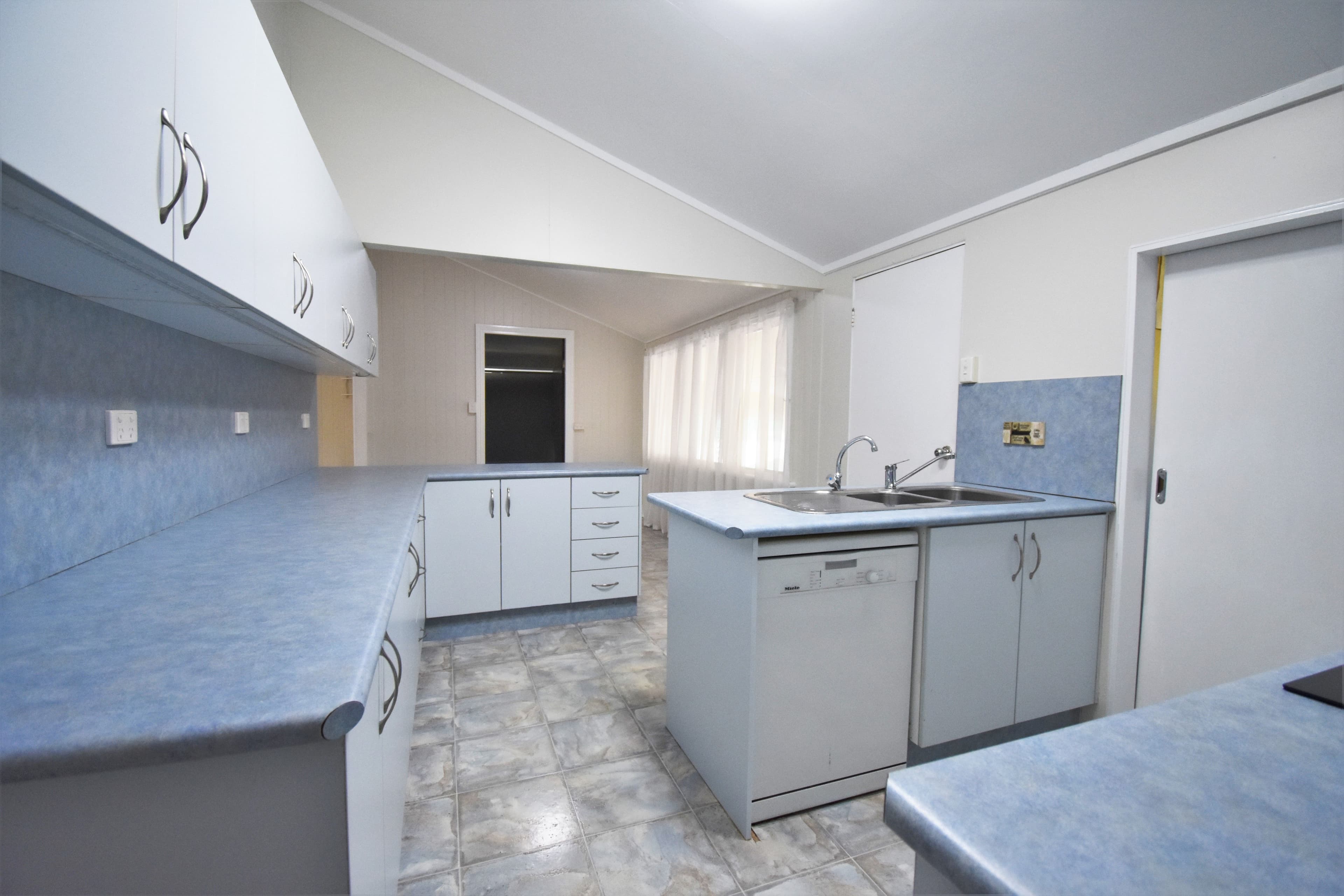 68 Cassowary Street, Longreach QLD 4730, Longreach - Thumbnail 4