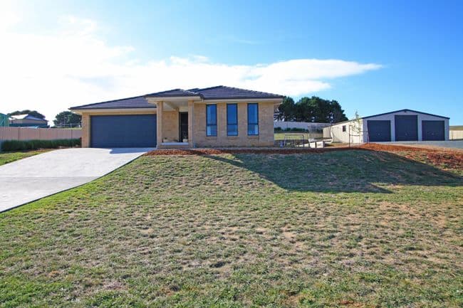15 Lithgow Place, BUNGENDORE NSW 2621, Bungendore - Image 1