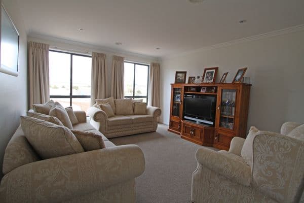 15 Lithgow Place, BUNGENDORE NSW 2621, Bungendore - Thumbnail 2