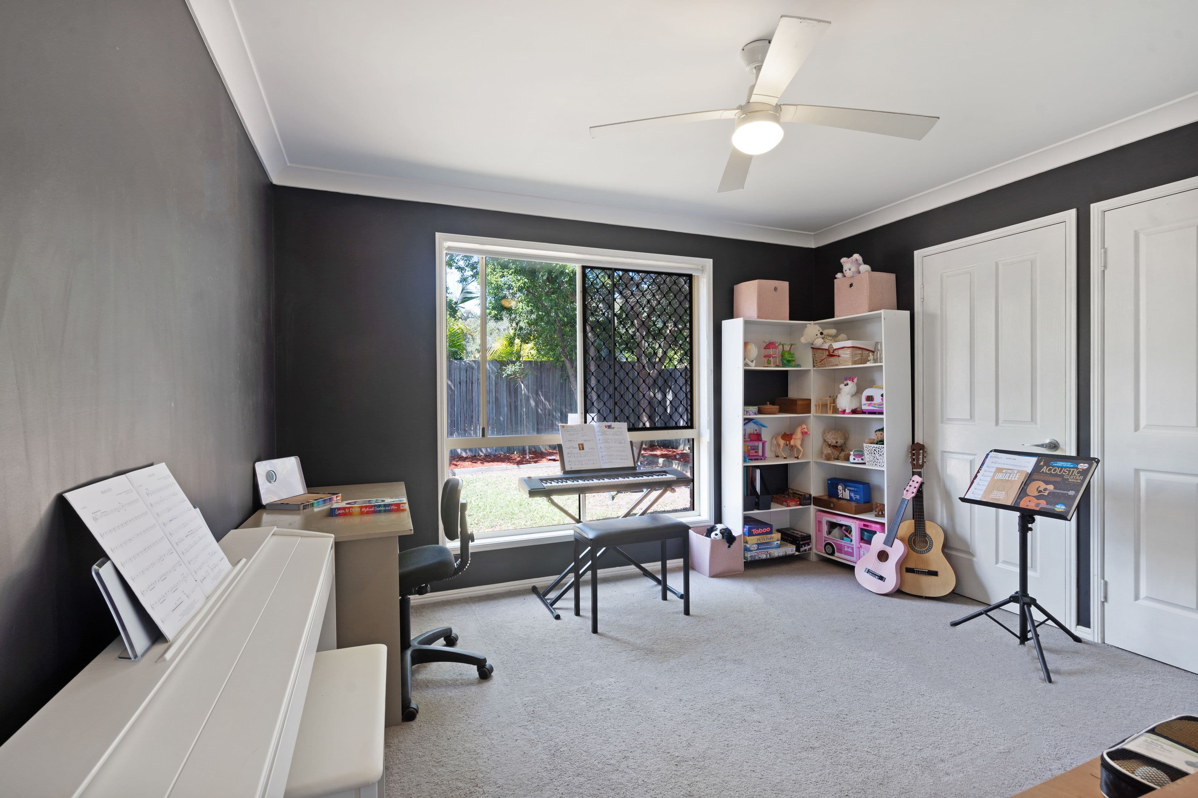 10 Smout Court, Sandstone Point QLD 4511, Sandstone Point - Thumbnail 8