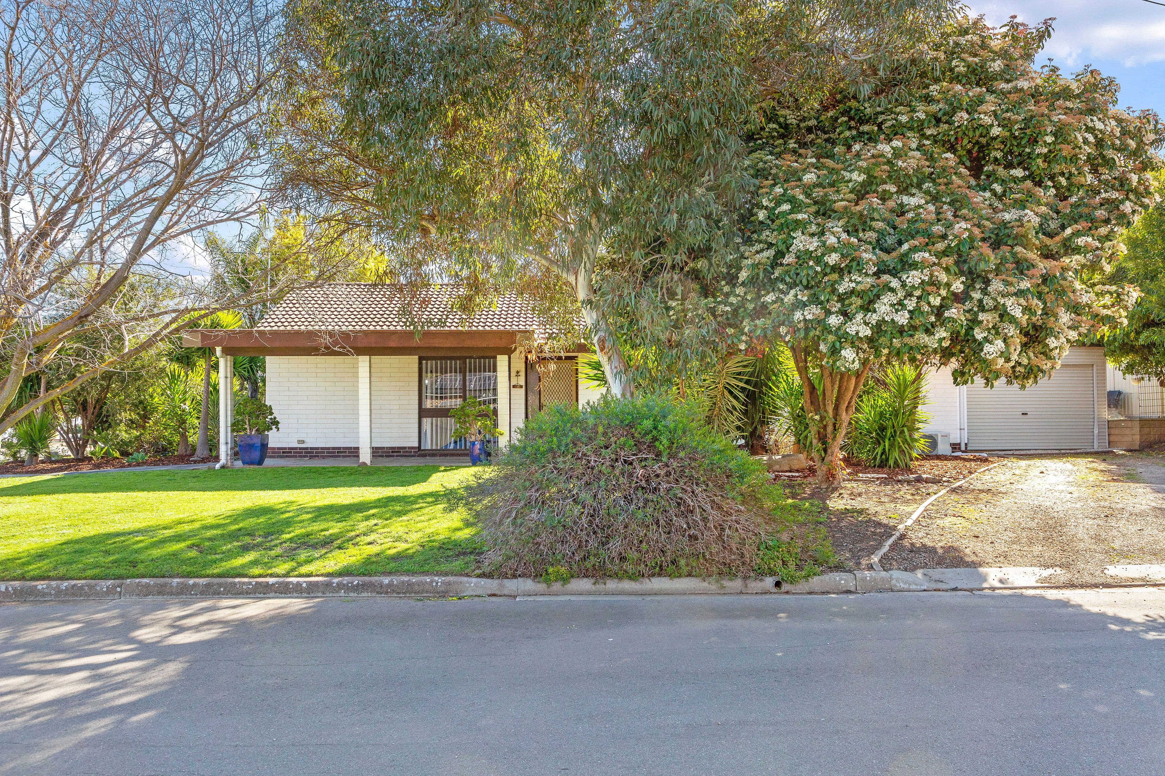 16 Rosemary Drive, Modbury North SA 5092, Modbury North - Thumbnail 2