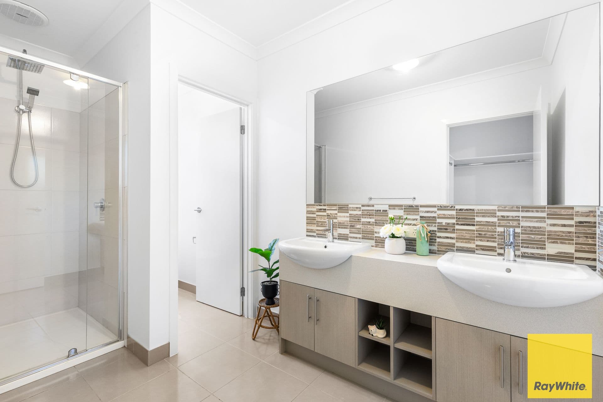 9 Halycon Street, Point Cook VIC 3030, Point Cook - Thumbnail 3